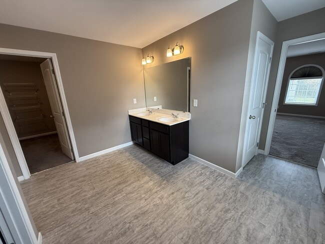 Building Photo - 3113 Dominion Dr