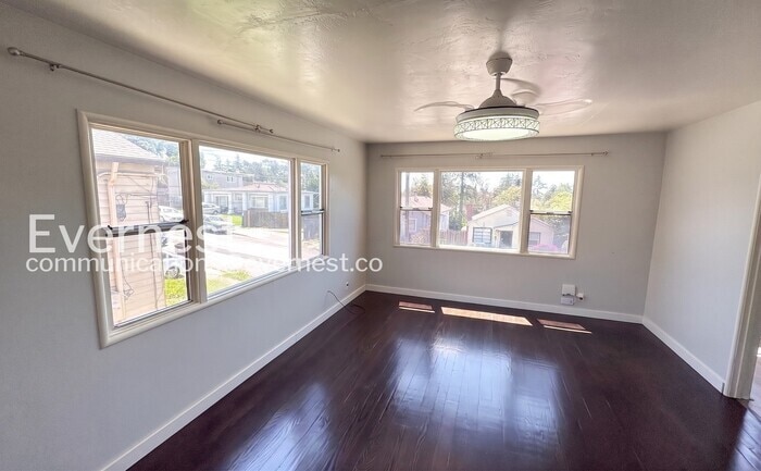 Building Photo - 6618 Laird Ave