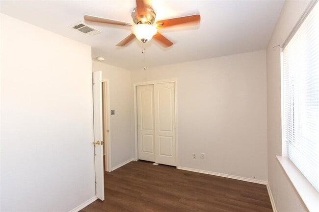 Building Photo - 2321 Friarcreek Loop