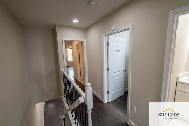 Building Photo - 442 N Linwood Ave