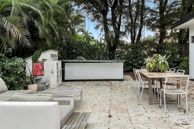 Building Photo - 1444 Mendavia Ave