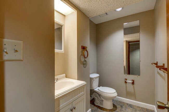 Building Photo - 2830 Flintwood Dr