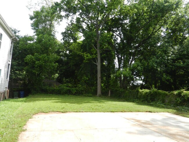 Building Photo - 564 Hope St SW