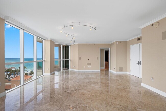 Building Photo - 101 S Fort Lauderdale Beach Blvd