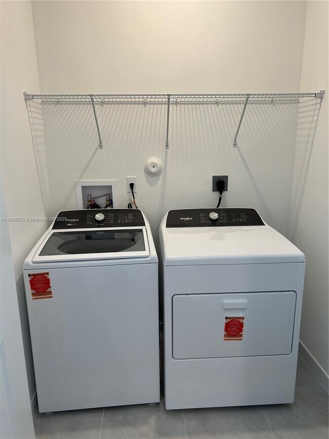 Building Photo - 653 NW 6th St