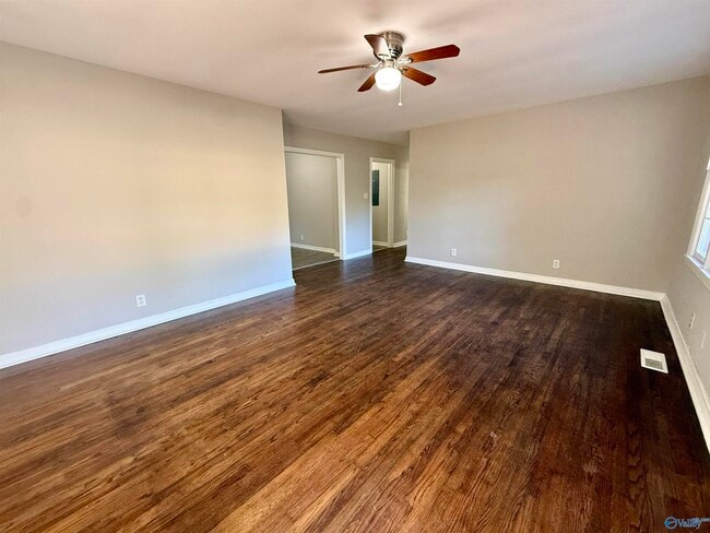 Building Photo - 117 Meadow Dr