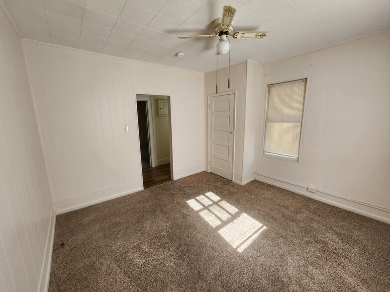 Bedroom - 701 Grant Ave