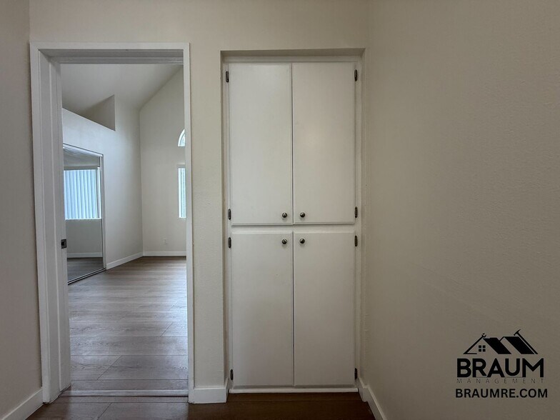 Building Photo - 14257 Friar St