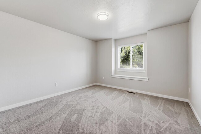 Building Photo - 2662 W Jayton Dr