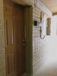 Building Photo - Cozy Two Bedroom One Bathroom Apartment, Texas College Area!