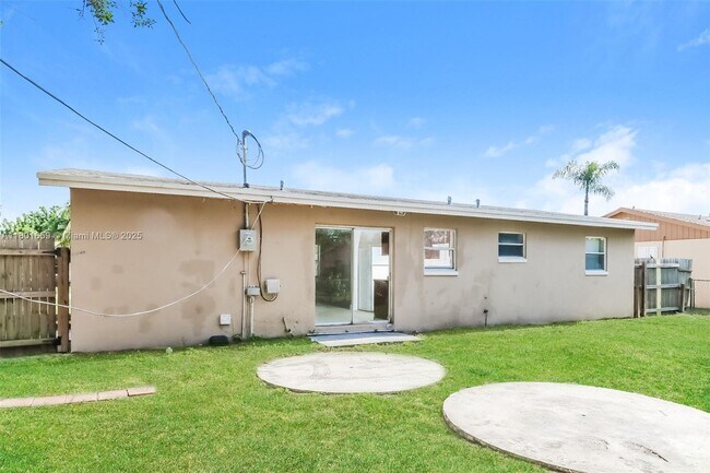 Building Photo - 4850 Andros Dr