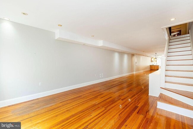 Building Photo - 7 N Loudoun St