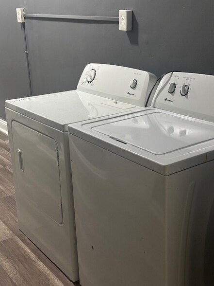 Building Photo - 1409 McCulloh St