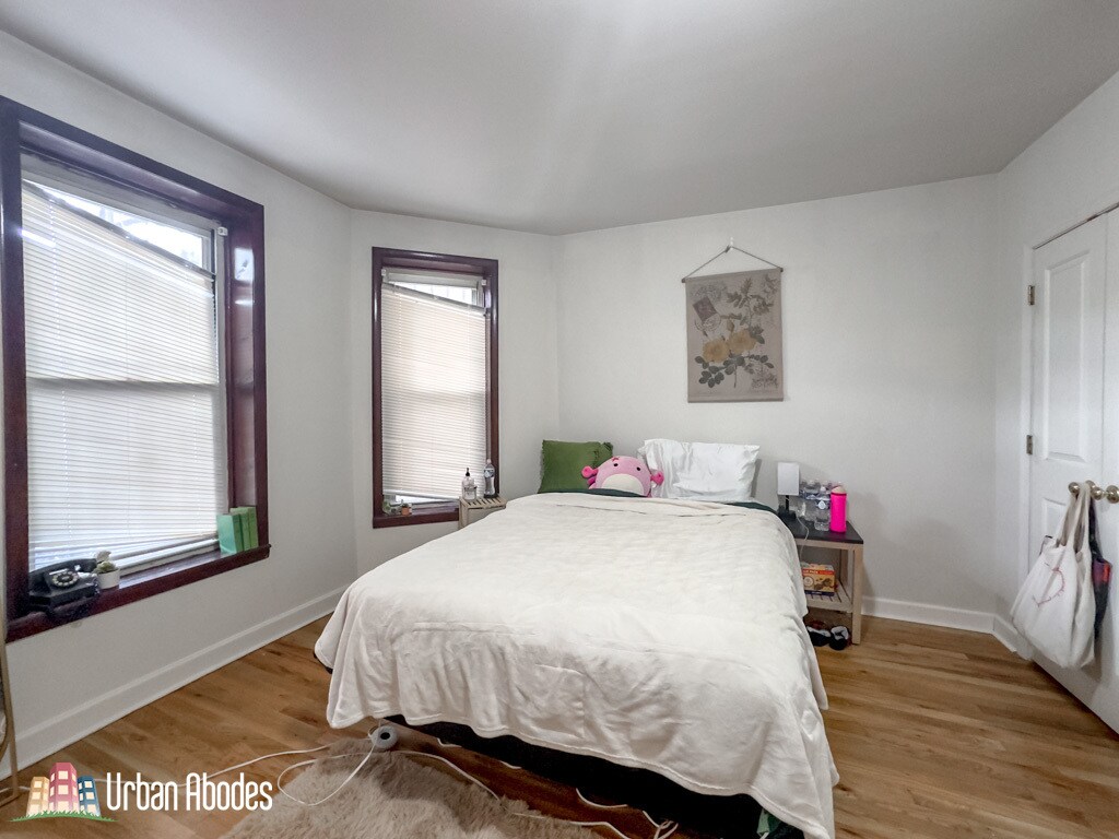 Building Photo - 6711 N Sheridan Rd