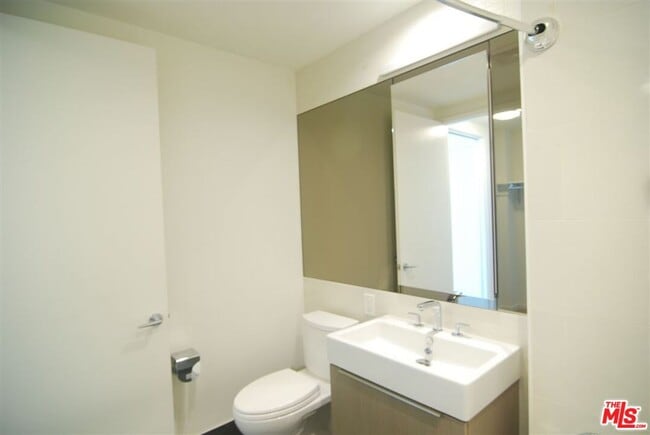 Building Photo - 889 Francisco St