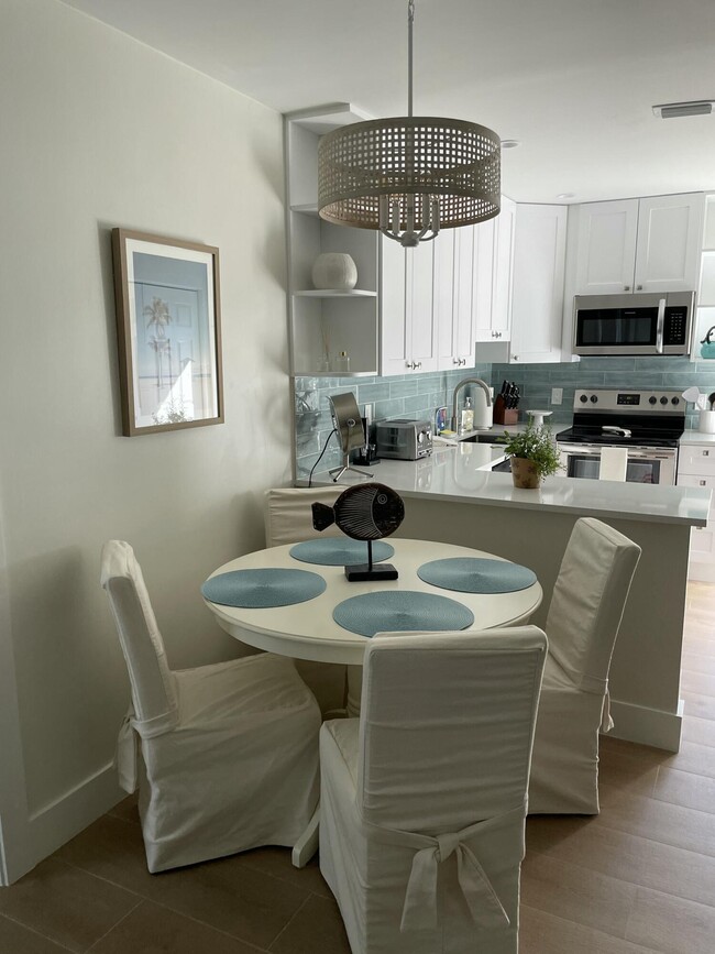 Building Photo - 1433 NE 23rd St