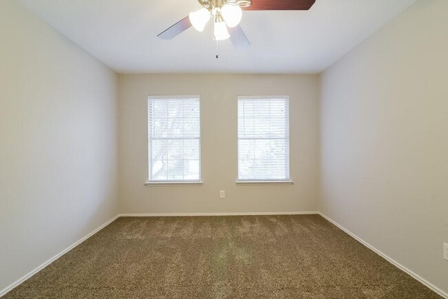 Building Photo - 11811 Sunny Stream Dr