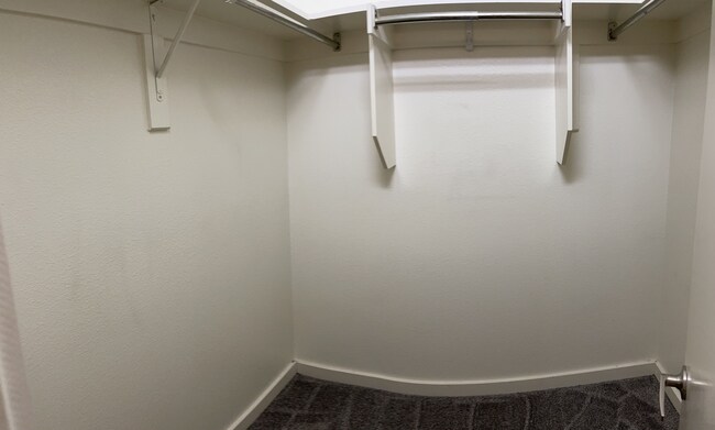 Building Photo - 3320 Douglas Ave