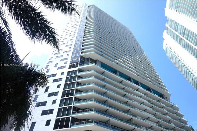 Primary Photo - 1300 Brickell Bay Dr