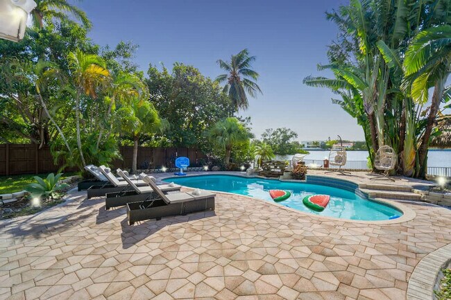 Building Photo - 19720 NE 26th Ave