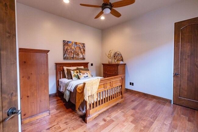 Building Photo - Furnished 3 Bedroom Entrada Home!!