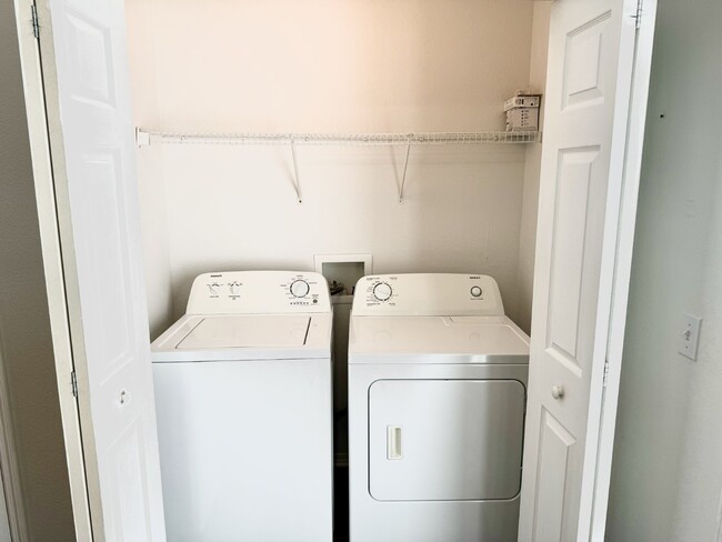 Building Photo - Updated Townhome in University Park!