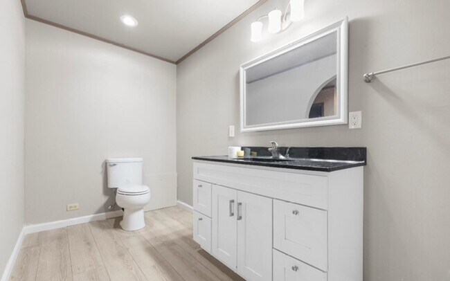 Building Photo - Lake View Rental in Gray