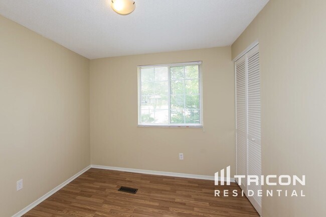 Building Photo - 6 Forestgrove Ct