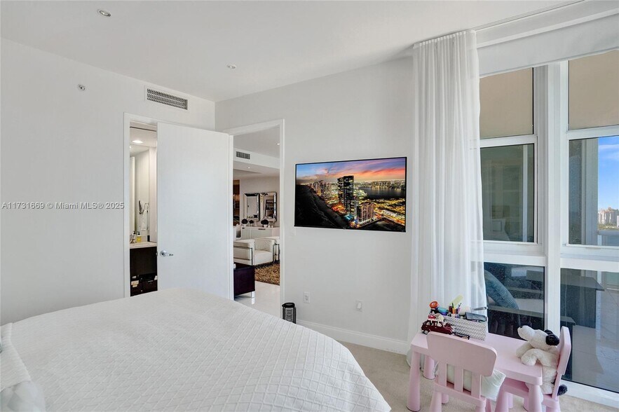 Building Photo - 18201 Collins Ave