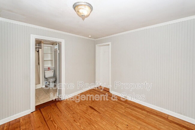 Building Photo - 2214 B Midland Park Rd