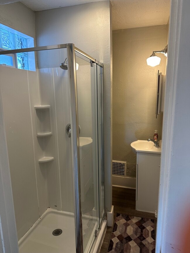 Building Photo - 79 Lynwood Ave