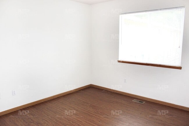 Building Photo - 520 S Howes St