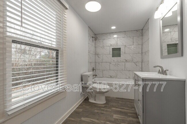 Building Photo - 112 W Hermine Blvd