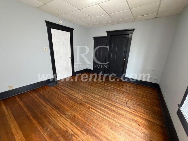 Building Photo - 11 Kentucky-