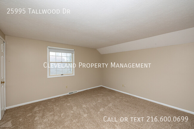 Building Photo - 25995 Tallwood Dr