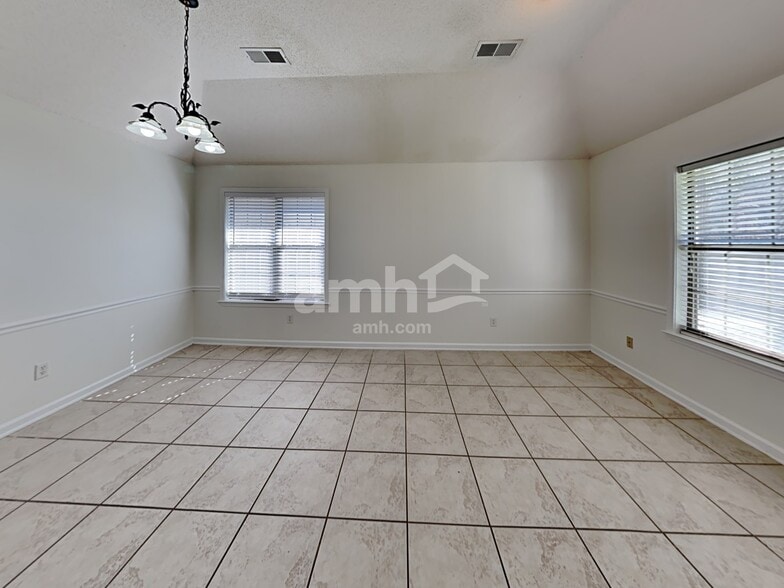 Building Photo - 1673 Farkleberry Dr