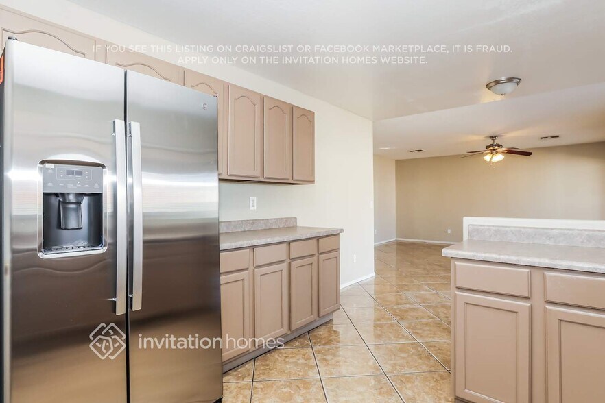 Building Photo - 12334 W Windrose Dr