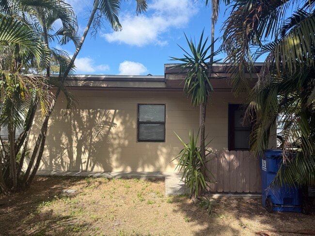 Building Photo - Queen Street Apartments