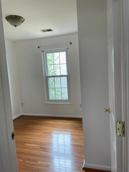 Third bedroom - 7468 Gadsby Square