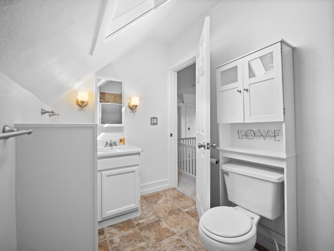 Building Photo - 4 Bed, 2 Bath Long Term Rental in GU District