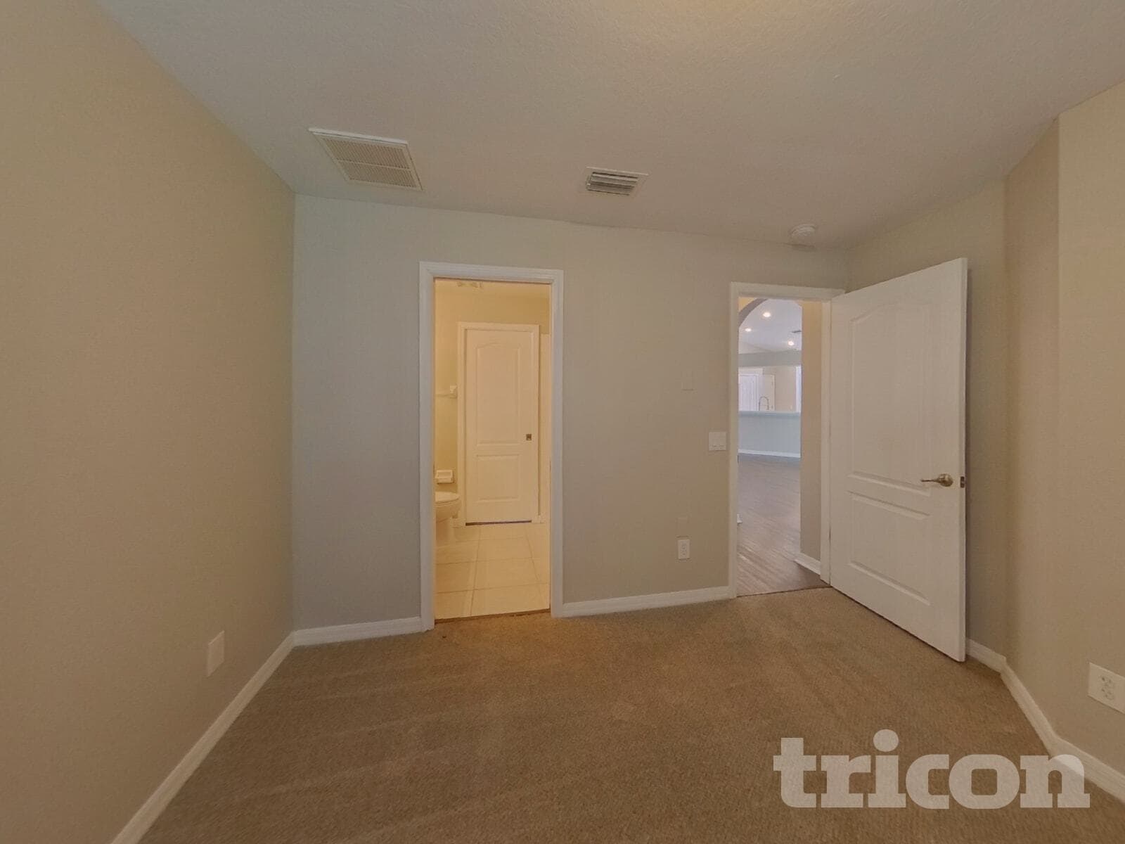 Building Photo - 31153 Whinsenton Dr