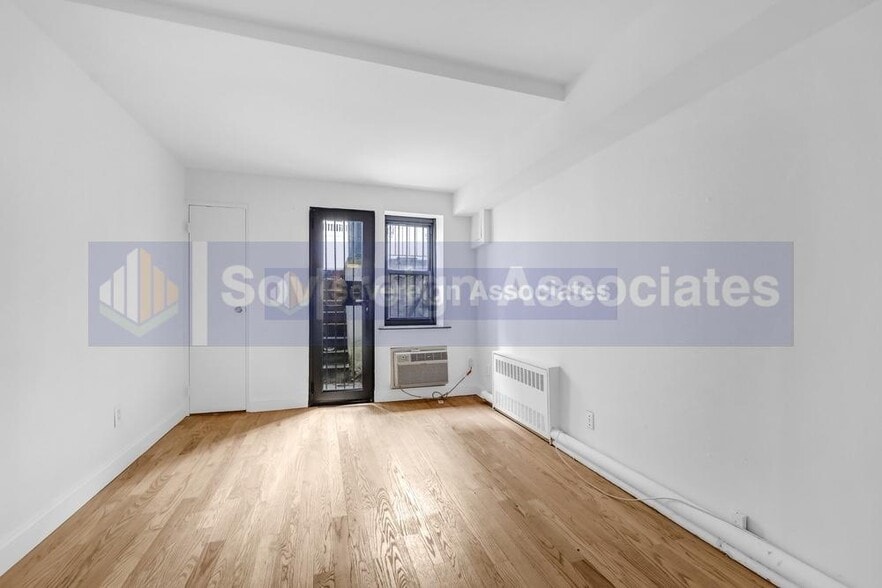 Building Photo - 425 E 80th St