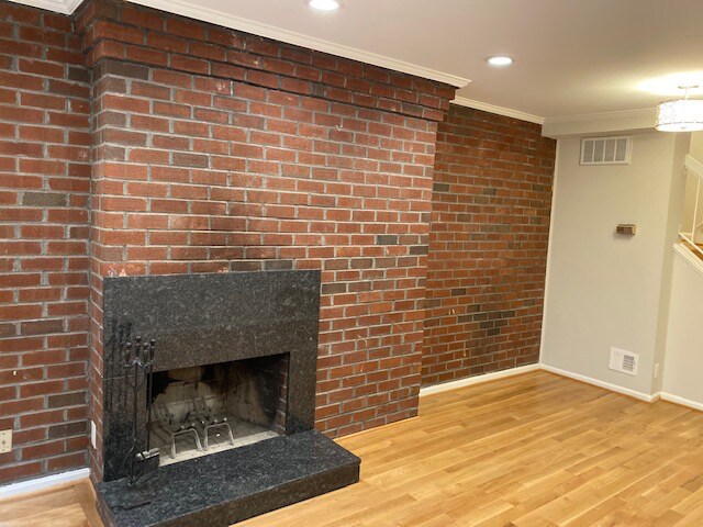 Living Room Fire Place - 1085 Paper Mill Ct NW