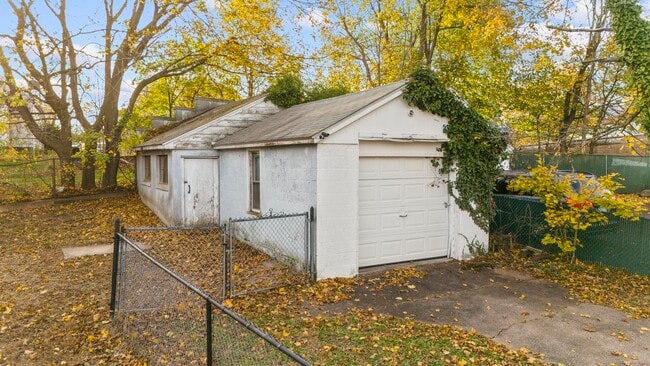 Building Photo - 29 Abner St