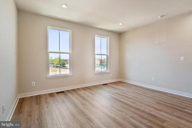 Building Photo - 4328 Ellipse Ter