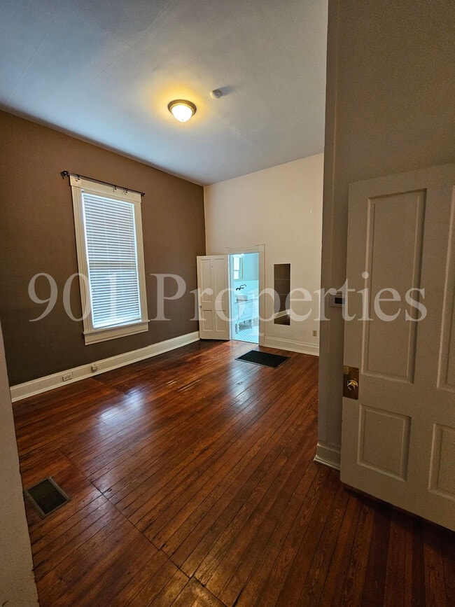 Building Photo - 59 S Cox St