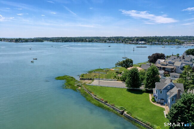 Building Photo - 71 Cove Ave