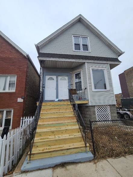 Building Photo - 2913 N Elston Ave