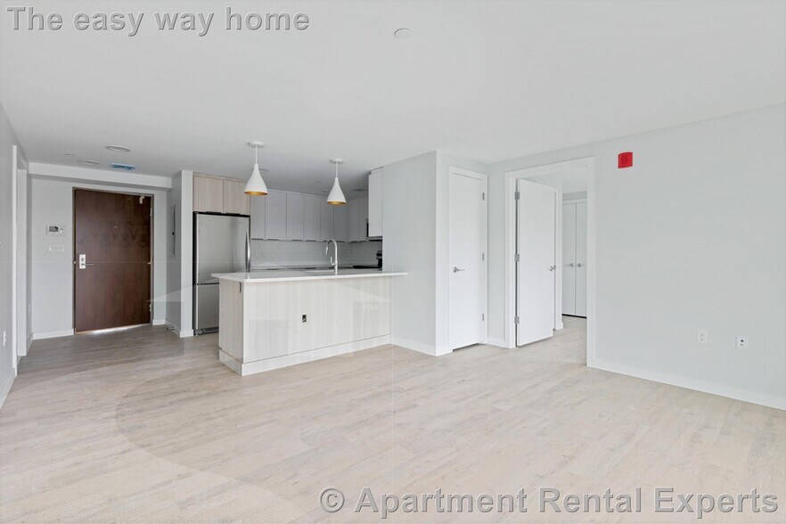 Building Photo - 10 Soden St