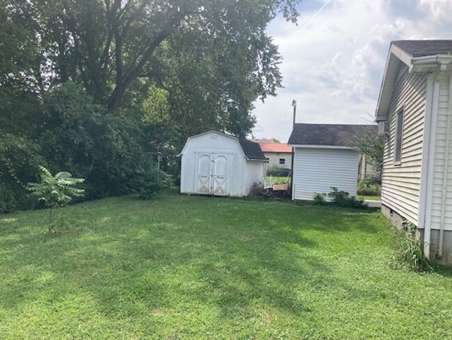 Building Photo - Murfreesboro 1250 SF, 3BR/1.5BA near downtown Murfreesboro
